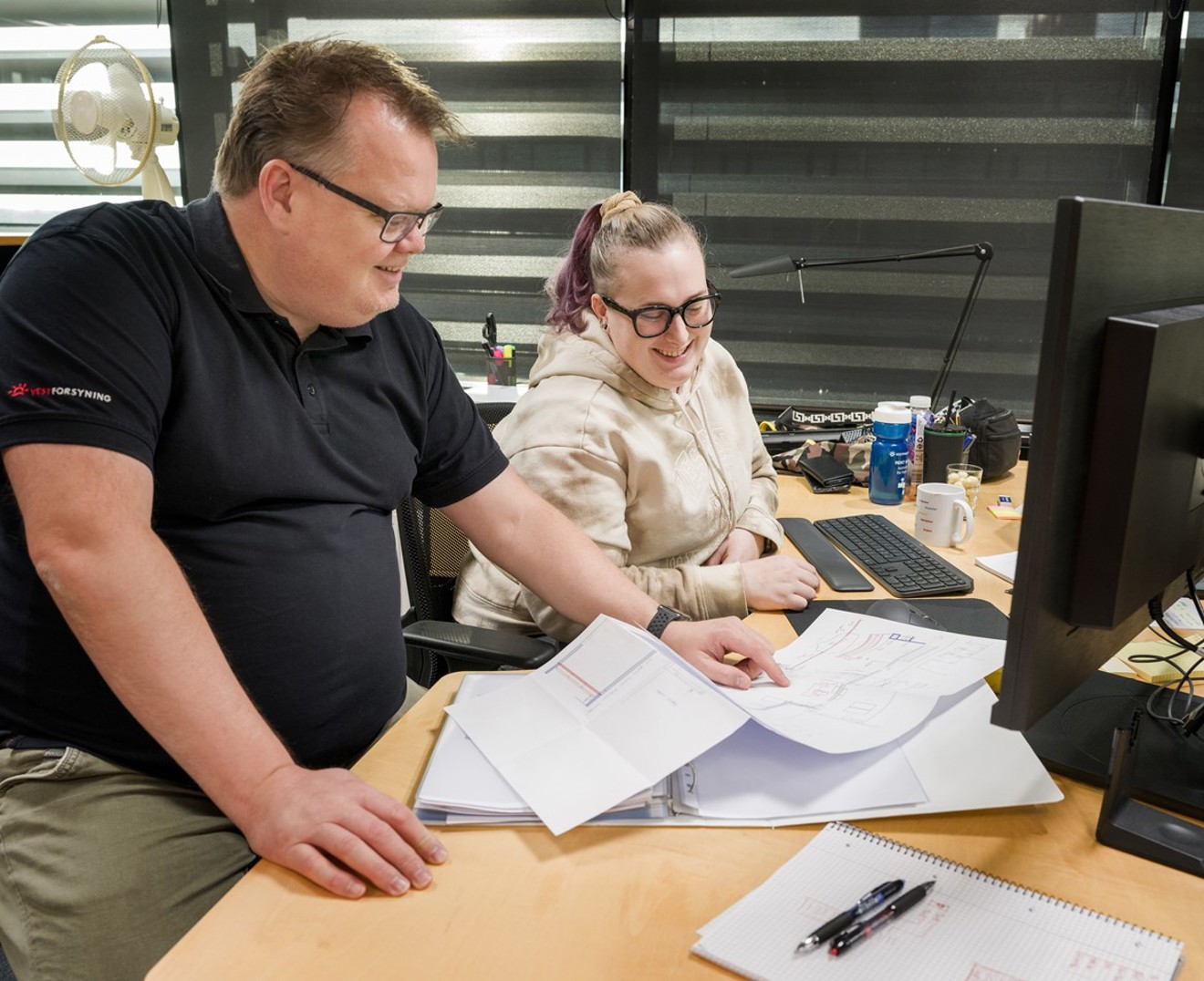 Maria på sin arbejdsplads